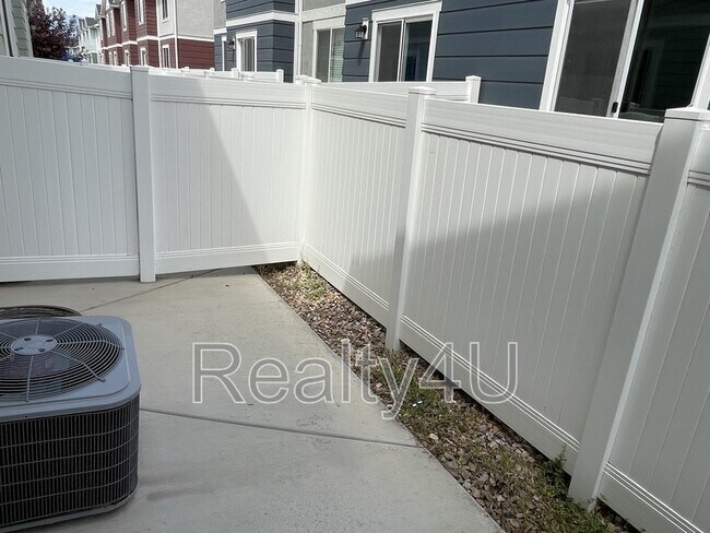 Building Photo - 1088 Waterway Ln