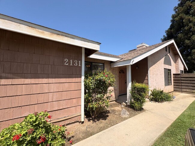 Building Photo - 2131 N Tracy St