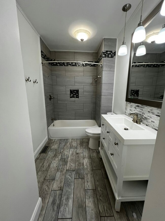 Building Photo - 5119 Norway Dr