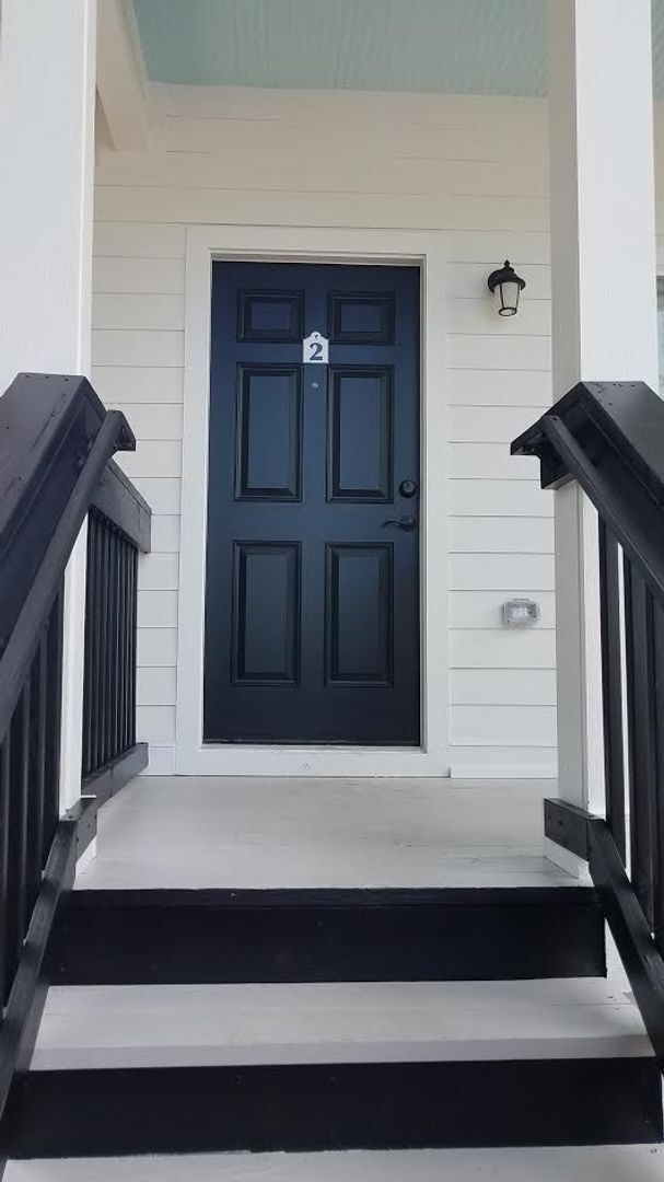 Building Photo - BEAUTIFUL STUDIO NEAR SORORITY ROW!!