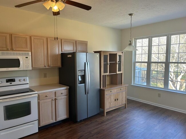 Building Photo - 892 N Waterford Ln