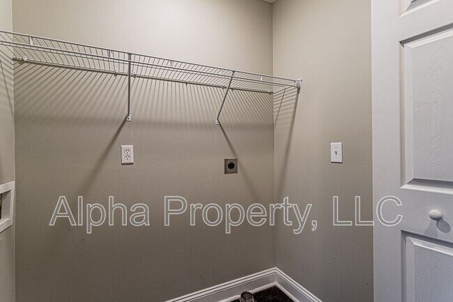 Building Photo - 208 Day Break Ct