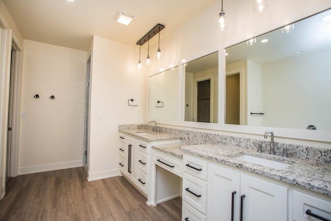Building Photo - Luxury Living in the Estates at Vintage