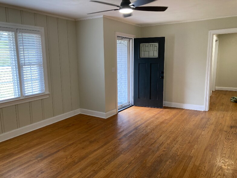 Building Photo - 222 Bank Dr