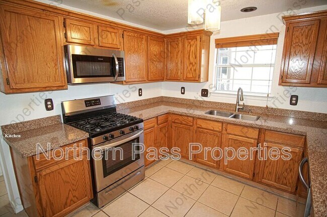Building Photo - 12941 Tierra Salas Dr