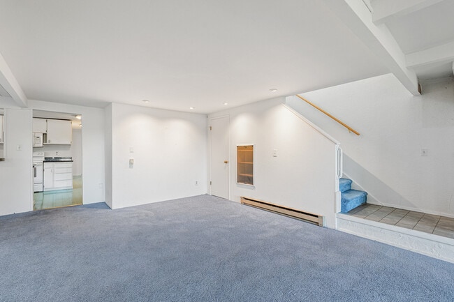 Building Photo - 6807 Aurora Ave N