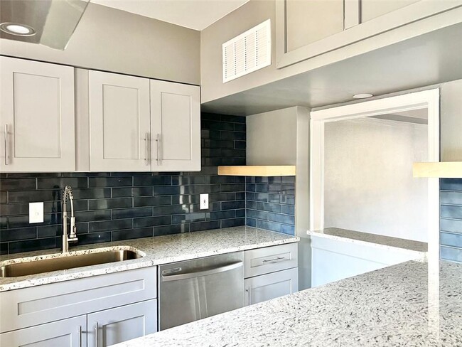 Building Photo - 3125 Colonial Way