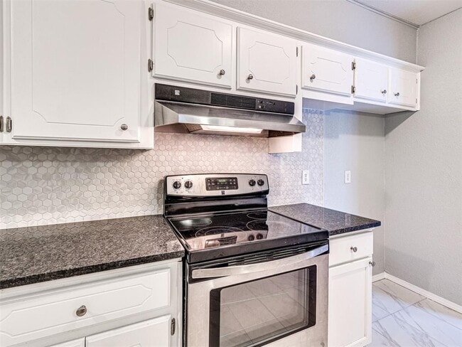 Building Photo - 305 Woodside Dr