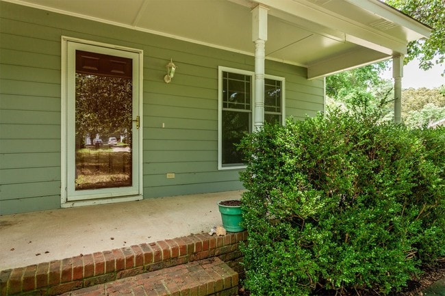 Building Photo - 1012 Windward Psge