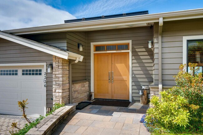 Building Photo - Blue Ridge Waterfront Home