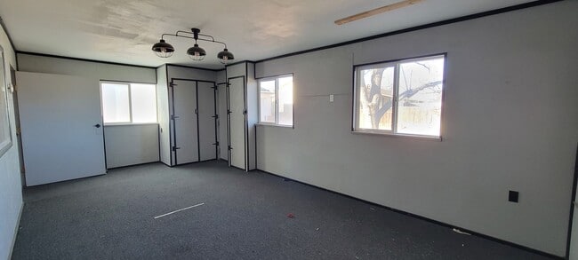 Building Photo - 720 Yarbrough St