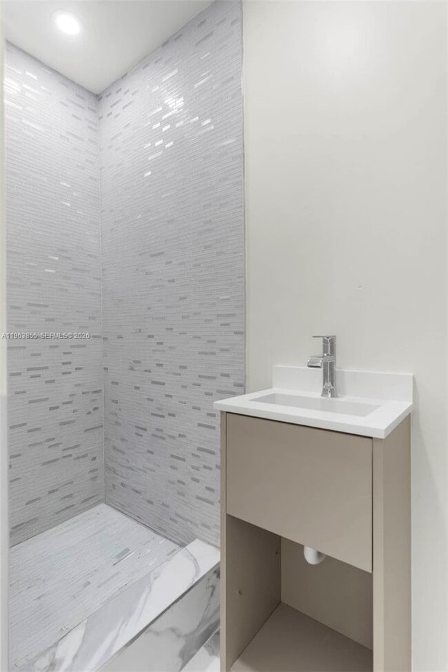 Building Photo - 3973 NE 167th St