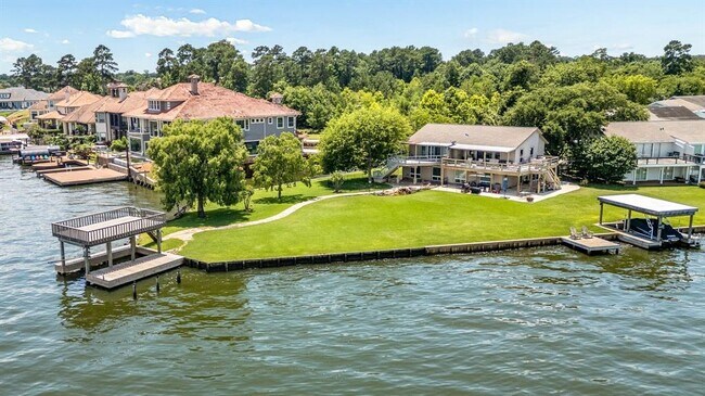 Building Photo - 80 Lakeview Village