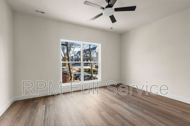 Building Photo - 2134 25th Ave N