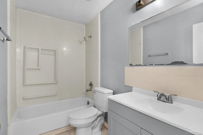 Building Photo - 3353 Green Briar Cir