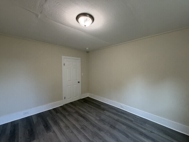 Building Photo - 657 27th St SW