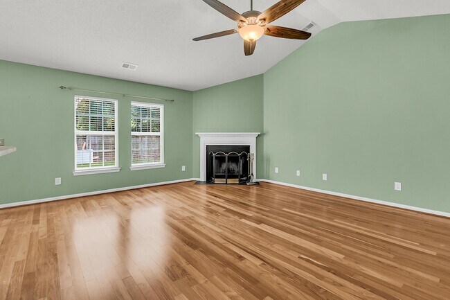 Building Photo - 124 Dovetail Cir