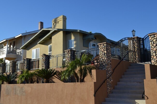 Building Photo - Stylish 2BD Golden Hill Gem | A/C, Bonus R...