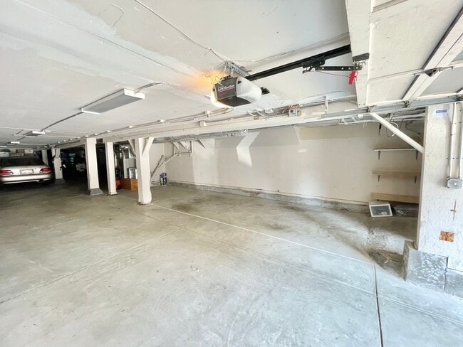 Building Photo - Super Charming NOPA Condo! Parking! Laundr...