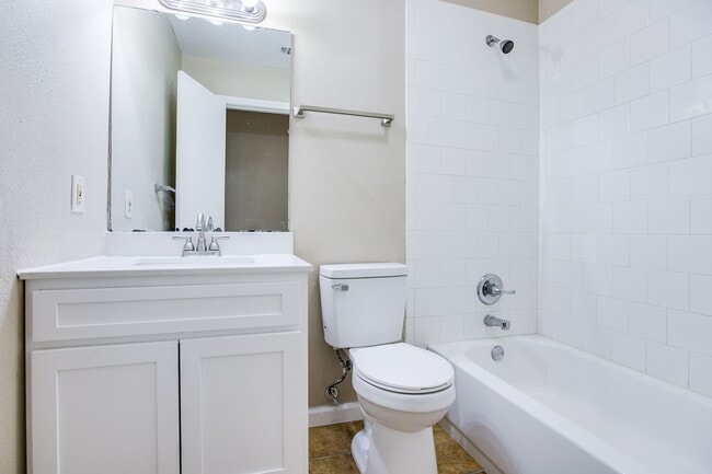 Building Photo - 4 Bedroom Home in Paulann!