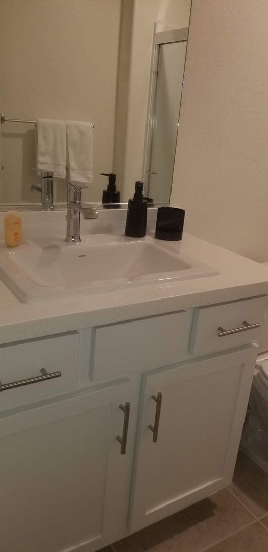 Building Photo - Beautiful Private In-Law Suite – Move-In R...