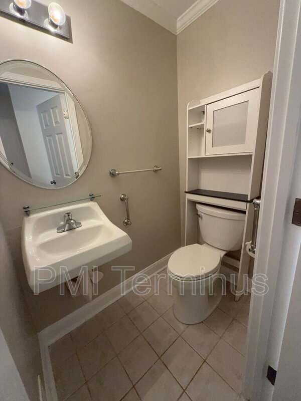 Building Photo - 4756 Forest Glen Ct NE