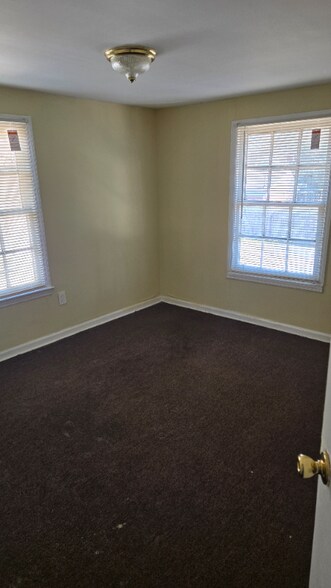 Building Photo - 2006 Harmon St