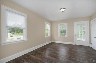 Building Photo - Bright 1-Bed in Clifton — Hardwood Floors, Off-Street Parking, Water Included