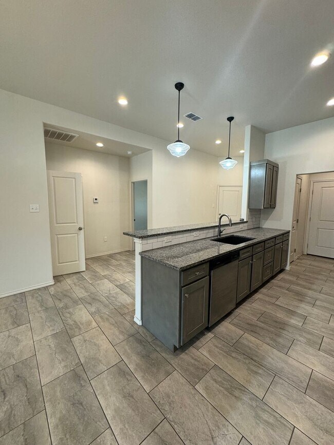 Building Photo - 2 Bed/2Bath Available JUNE in COOPER ISD!