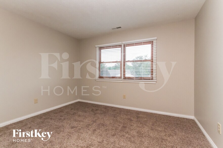 Building Photo - 458 Pebble Way