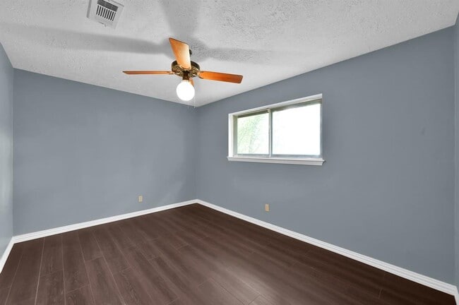 Building Photo - 27110 Jimmy Ln