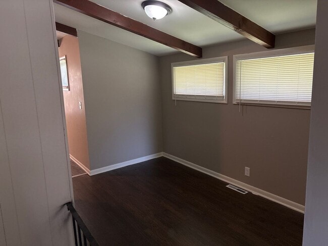 Building Photo - NEW PRICE! Beautiful 3 Bedroom Home