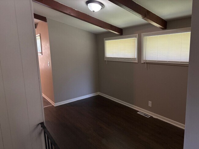 Building Photo - NO SECURITY DEPOSIT! Beautiful 3 Bedroom Home