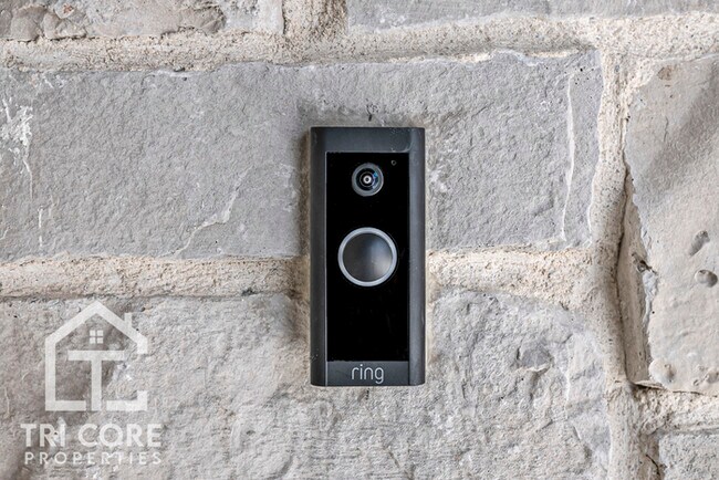 Building Photo - 143 E Lavalle Ct