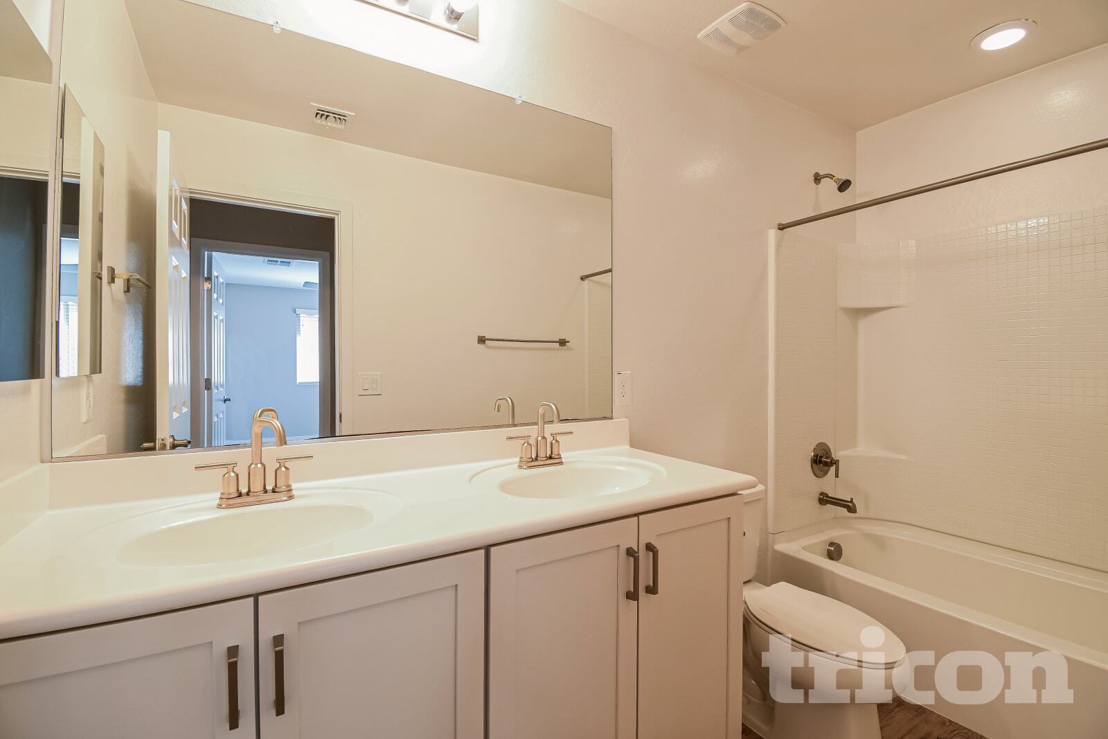 Building Photo - 4757 S Mole