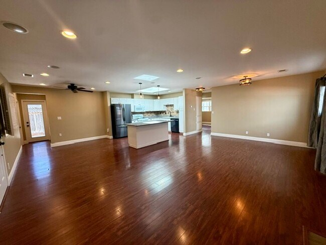 Building Photo - 411 Hiller St