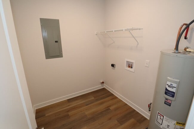 Building Photo - 903