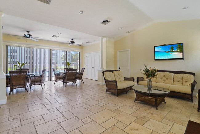 Building Photo - 6073 Balboa Cir