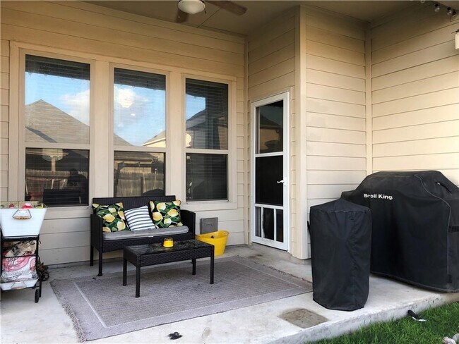 Building Photo - 1028 Arvada Dr