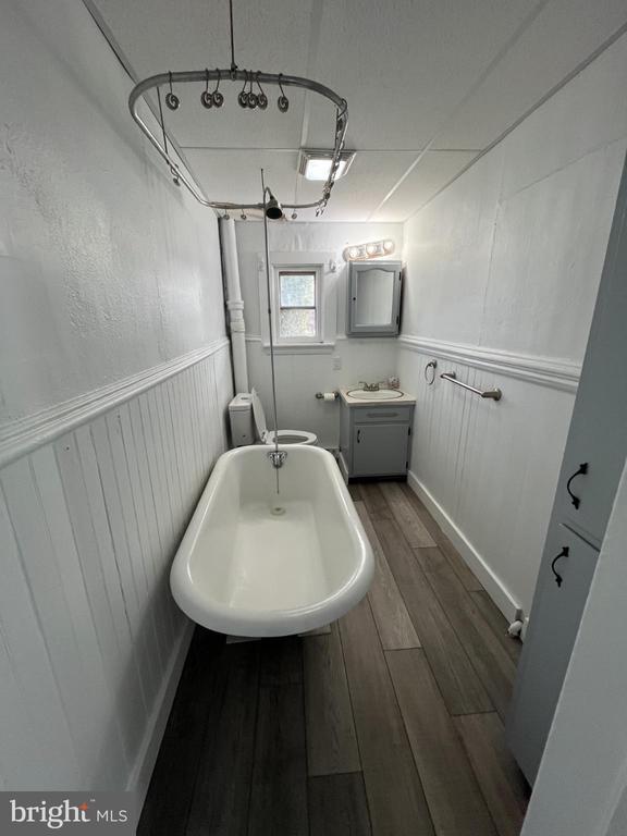 Building Photo - 762 Broad St