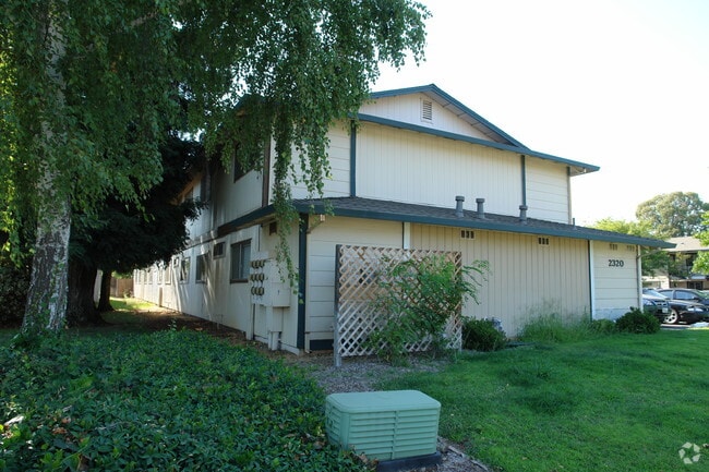 Building Photo - Crestline Apartments