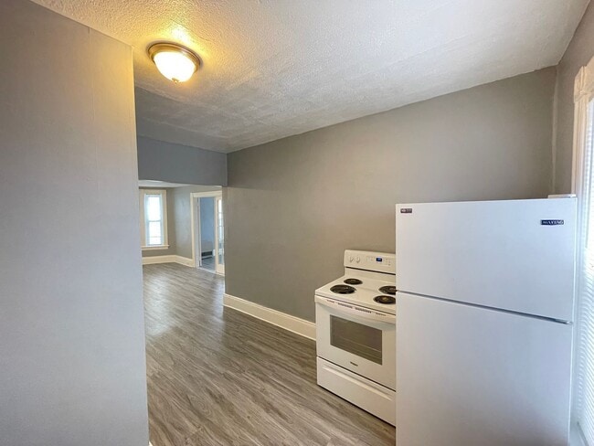 Building Photo - 601 Hevey St