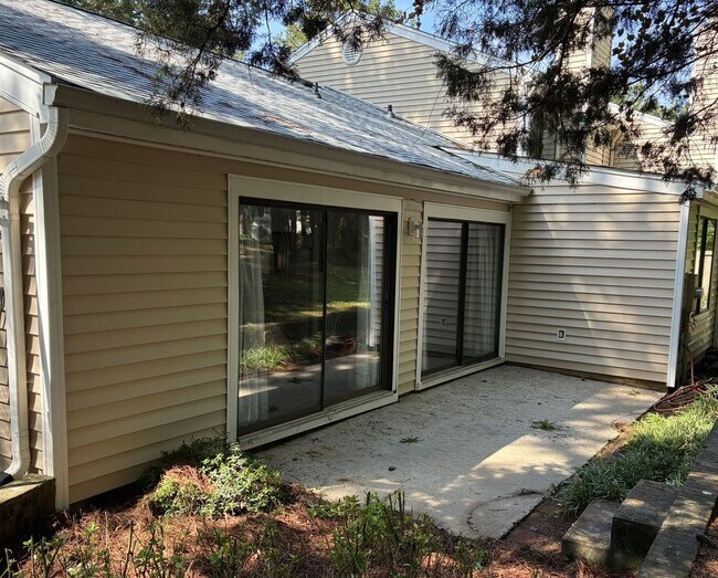 Building Photo - 221 Mariners Row