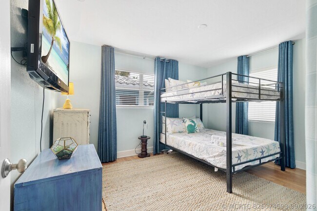 Building Photo - 1601 S Palmway