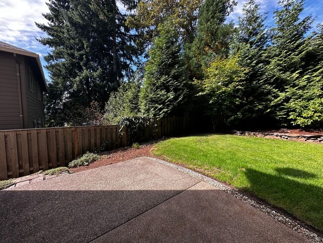 Building Photo - Beautiful 4-Bedroom Home in the Hills of W...