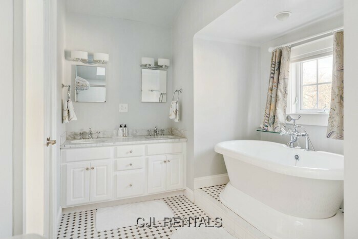 Building Photo - 150 Vassal Ln