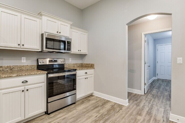 Building Photo - Spacious 4-Bedroom / 3 Bathroom + Office c...