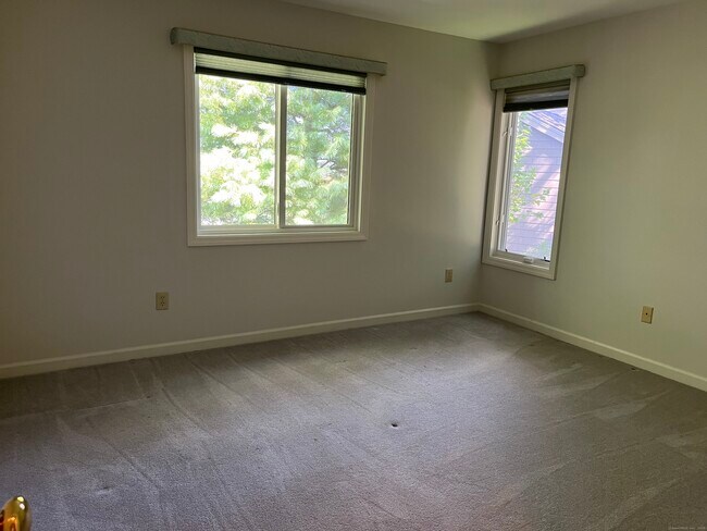 Building Photo - 12 Boulevard Dr