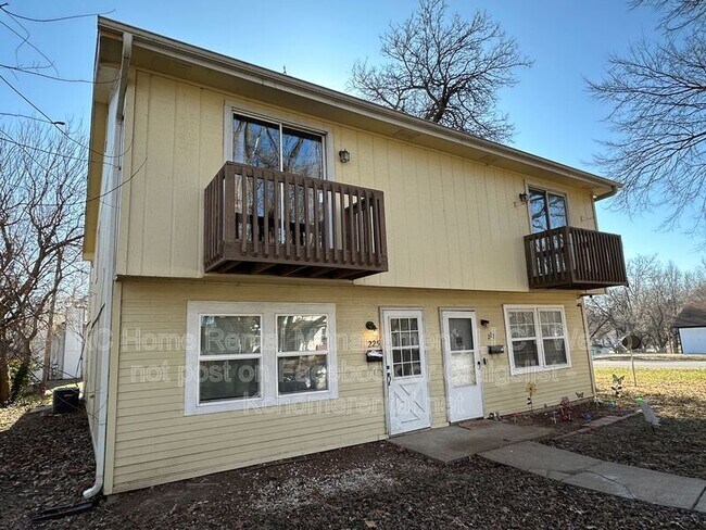 Building Photo - 225 Ottawa St