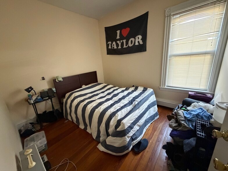 Building Photo - 68 Winchester St